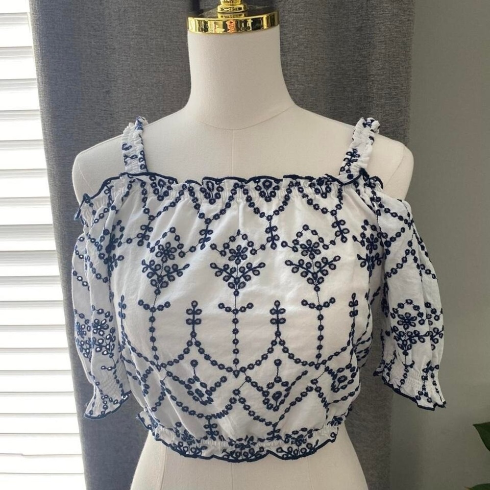 GUESS White & Navy Embroidered Off-Shoulder Crop top size 12